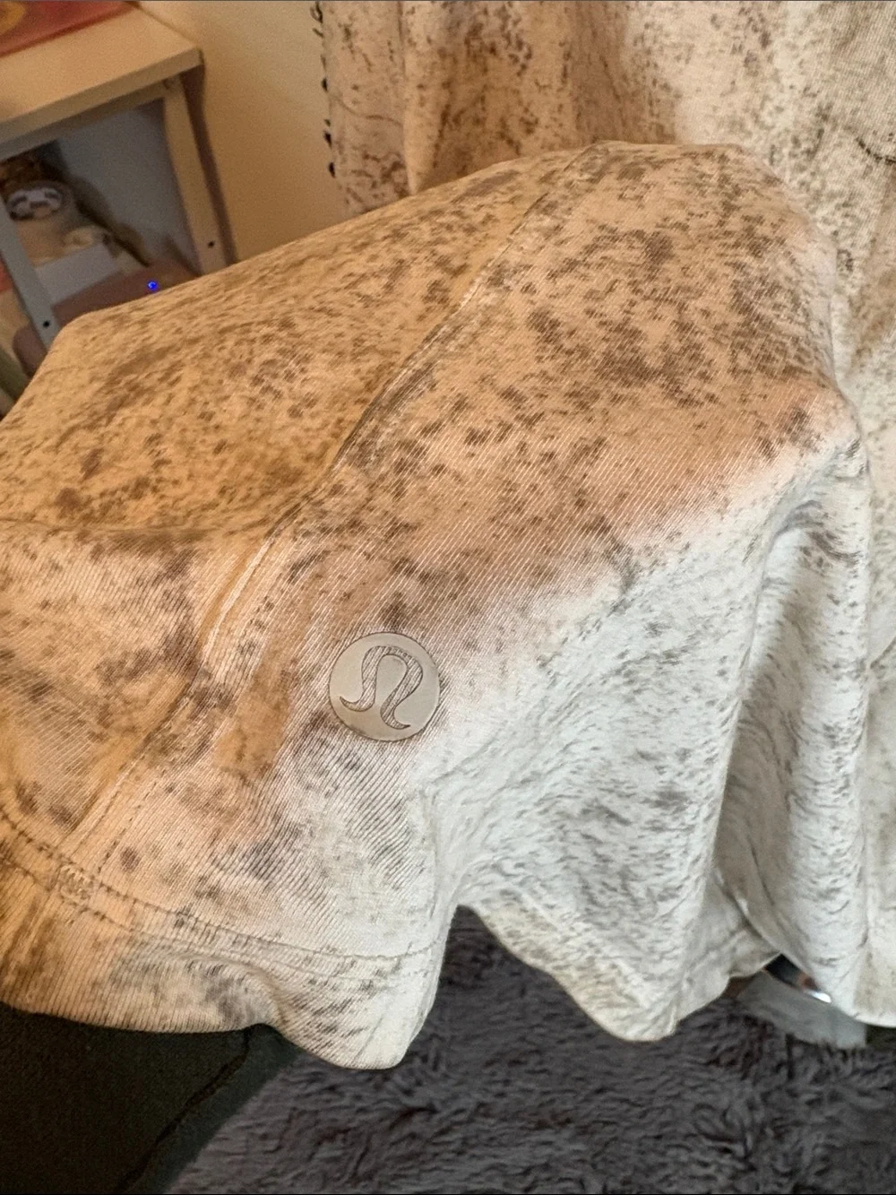 lululemon athletica Tee in Beige with Gray Marble Print Size 4